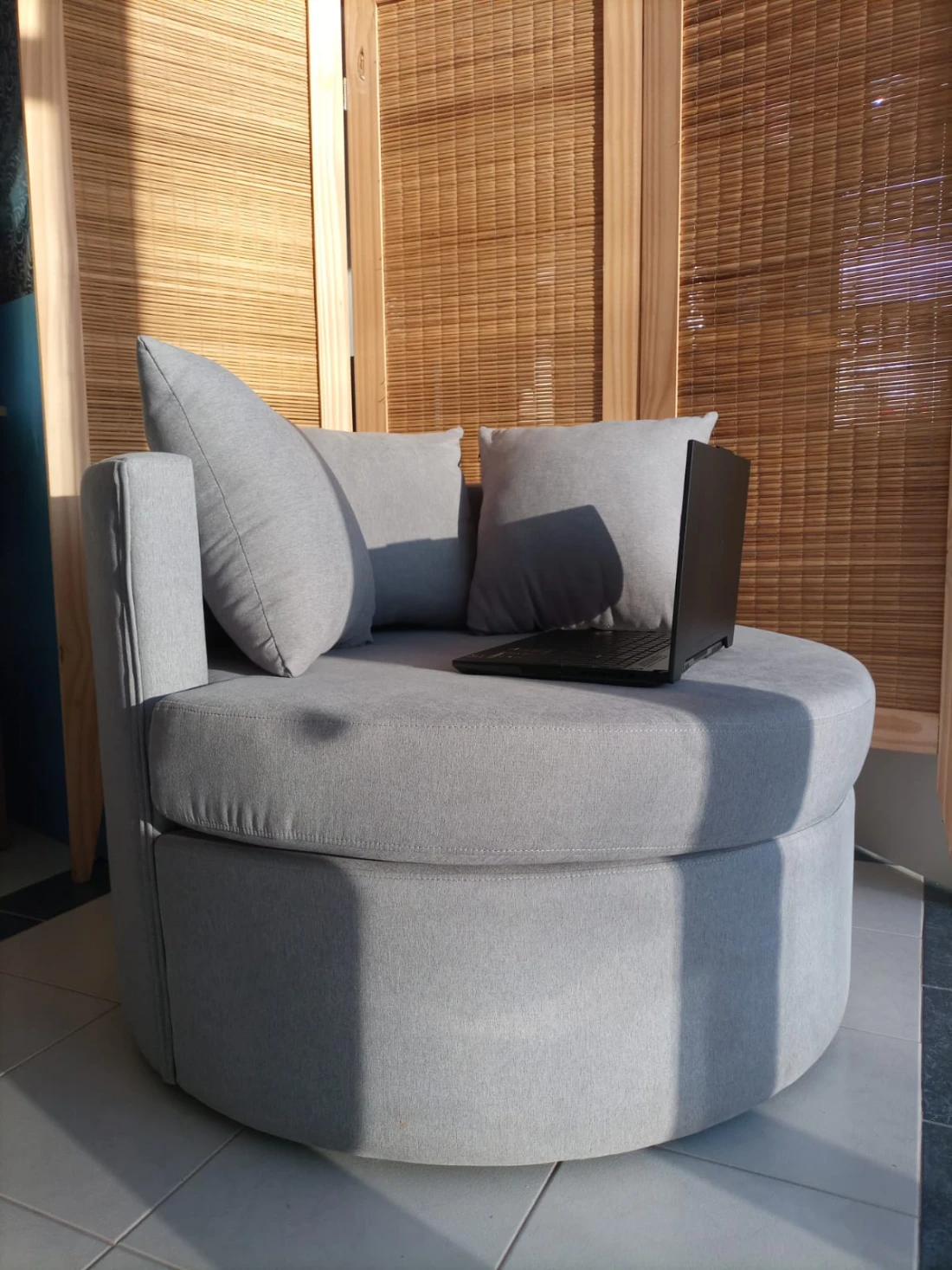 Sillón Luna Premium Sillon nido redondo Luna ambientado en living